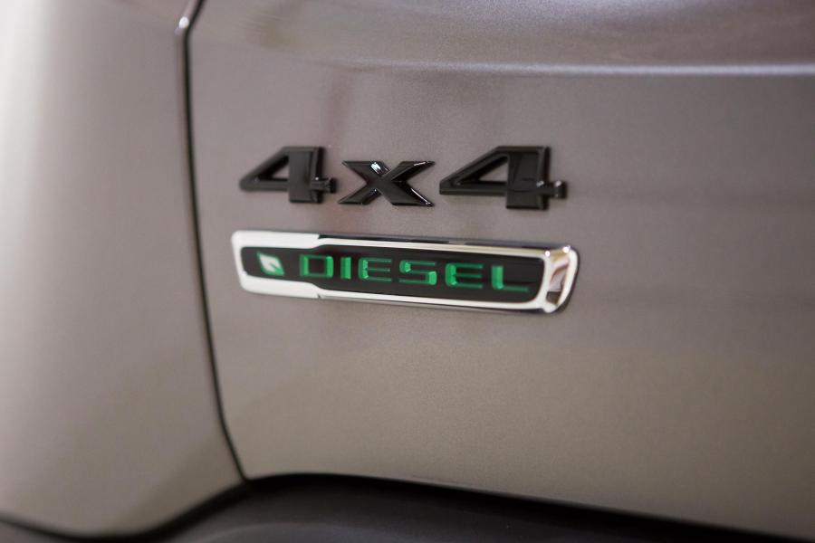 Логотип Jeep Renegade Night Eagle (BU) 2017 года  (LA) (фото 6 из 17)